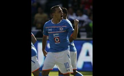 Cruz Azul hunts Pumas 2-1