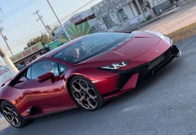 VIDEO: Tunden en redes a diputado de la 4T por conducir Lamborghini en Coahuila; él es Antonio Flores Guerra