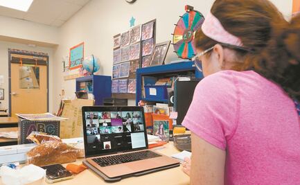 Estudiantes y profesores vacunados podrán ir sin cubrebocas a escuelas de EU