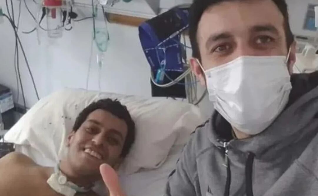 El policia Gabriel Sanabria junto a su hermano. Foto: La Nación / GDA