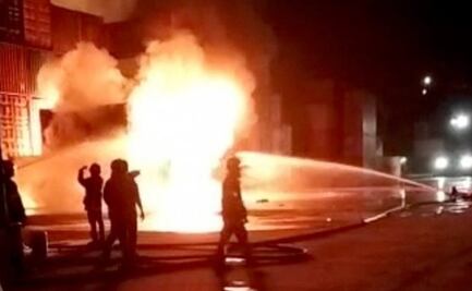 "Bolas de fuego cayendo como lluvia": suman 49 muertos y cientos de heridos tras explosión en Bangladesh