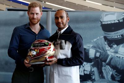 Lewis Hamilton y el Príncipe Harry inauguran museo de carreras