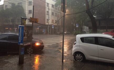 Fuerte lluvia provoca encharcamientos en zonas del DF