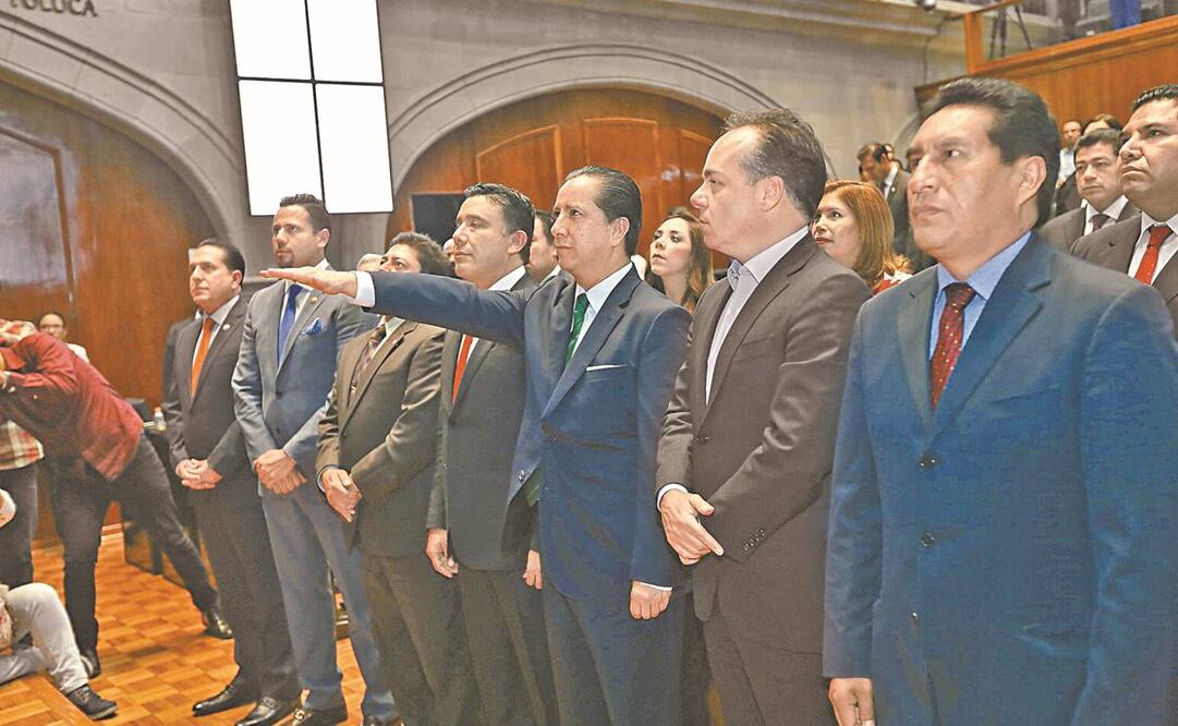 El 3 de agosto de 2017, Jorge Olvera pidió permiso a la UAEMex para dirigir la Comisión de los Derechos Humanos del Estado de México. Imagen de su toma de protesta. Foto: ARCHIVO EL UNIVERSAL