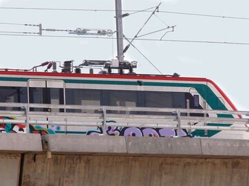 Vandalizan vagón del tren interurbano México-Toluca
