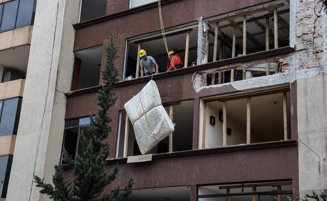 Seguimiento a explosión en Paseos de Taxqueña.
Foto: Gabriel Pano.