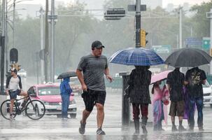 CDMX tendrá ambiente caluroso y lluvias con granizo este miércoles; temperatura llegará a 25 grados