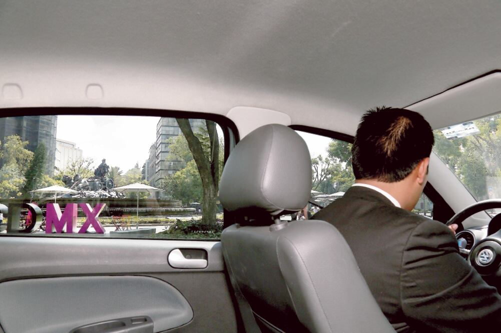 El chofer de app argumenta que por un pago de 50 mil pesos, conforme a la regla, la retención es de 8% de IVA y 9% de ISR, y se le cobró más. Foto: ARCHIVO. EL UNIVERSAL