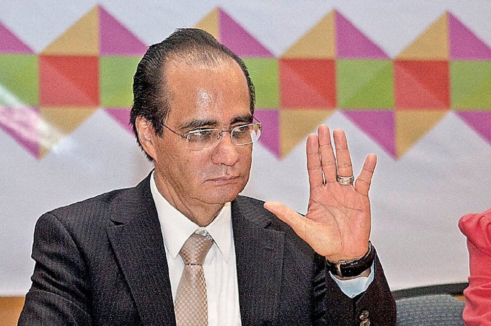 El líder de la corriente Izquierda Democrática Nacional afirma que se reunirá en breve con Agustín Basave (ARCHIVO EL UNIVERSAL)