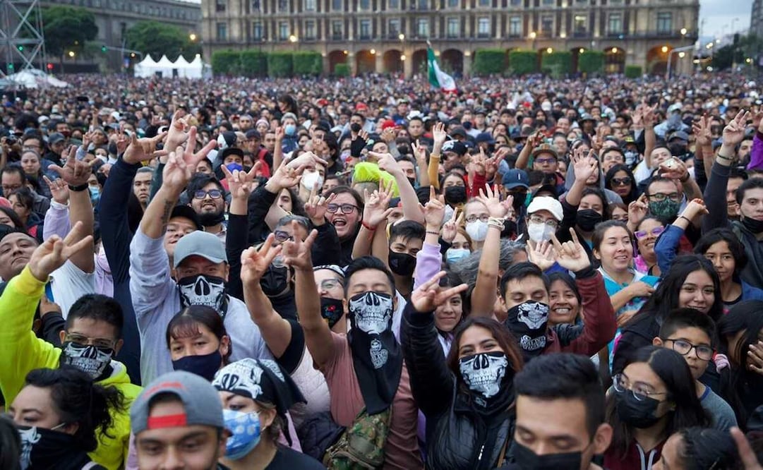 Con canciones como "Kumbala", "Pachuco" y "Solín" los asistentes al concierto masivo alzaron sus manos para entonar las canciones más emblemáticas del grupo ochentero y noventero que perdurará por generaciones. Foto: Germán Espinosa / EL UNIVERSAL 