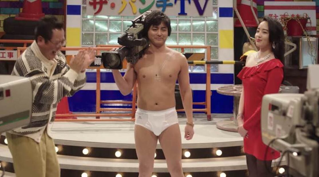 "El Director Desnudo". Fuente: Twitter @reveveries