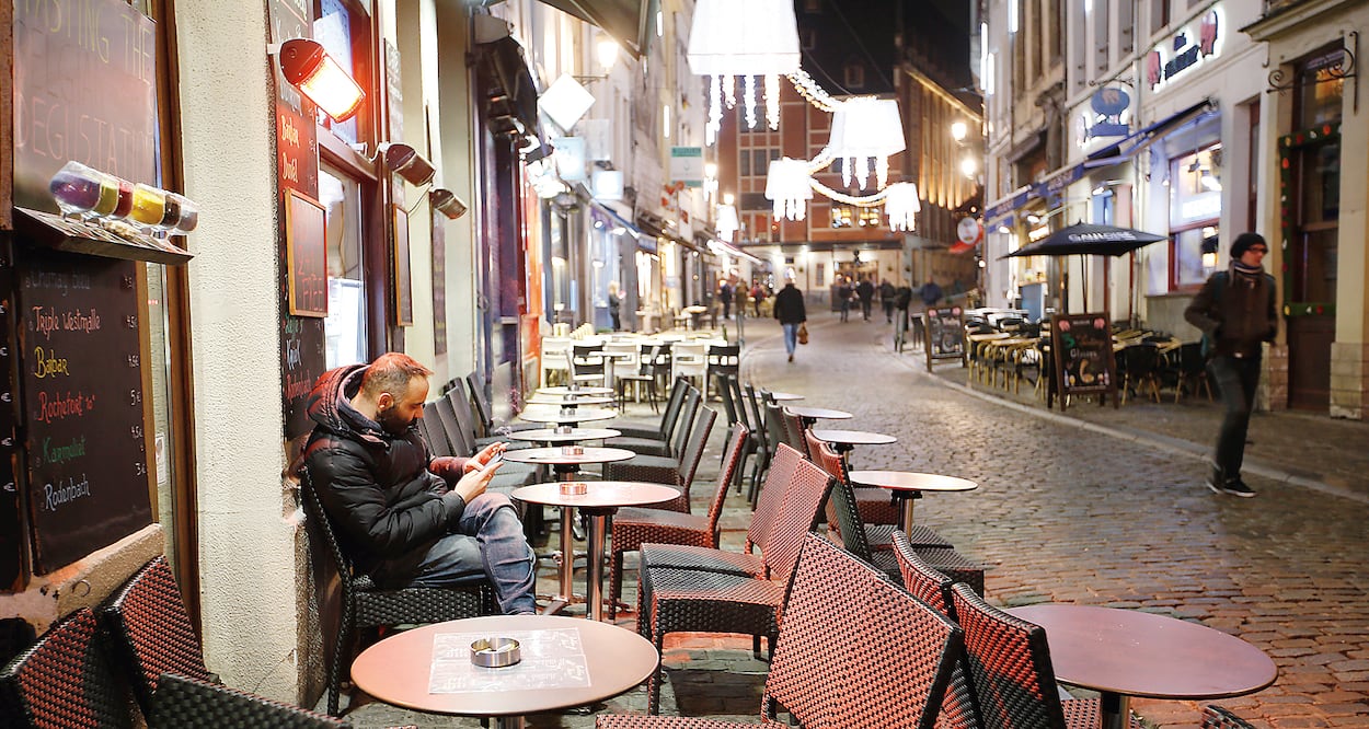 Debido a la alerta máxima de atentado en Bruselas, Bélgica, los sitios generalmente turísticos están vacíos (ALASTAIR GRANT. AP)