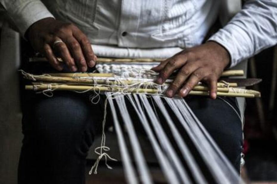 Hombres que destejen prejuicios