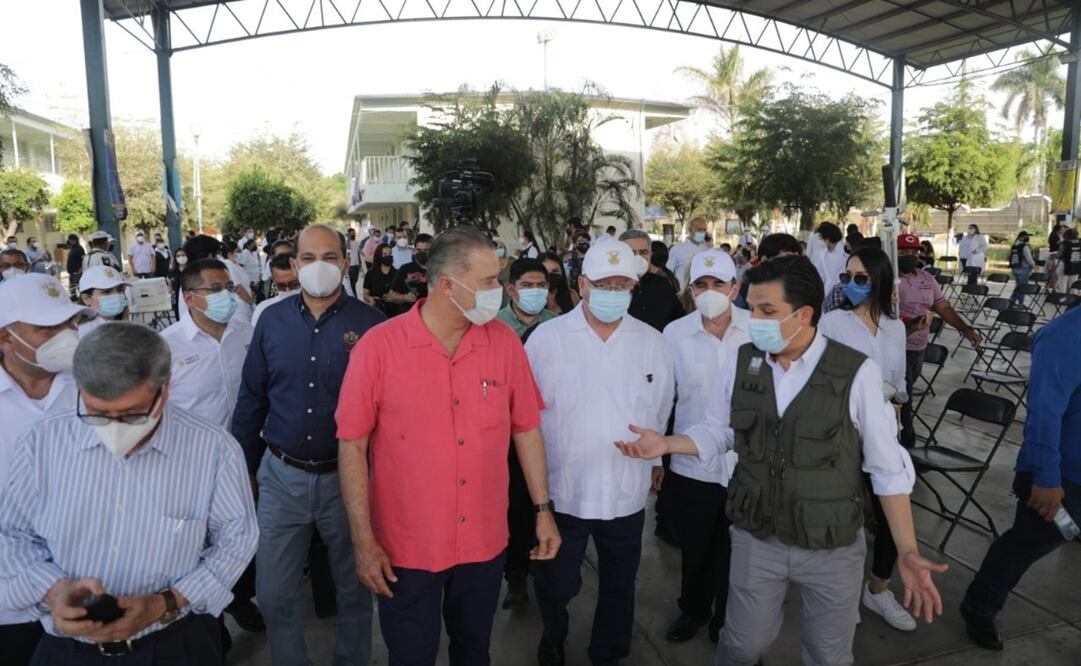El Director General del IMSS adelantó que un nuevo embarque de 30 mil  dosis de Pfizer llegaron a Sinaloa. Foto: Especial 