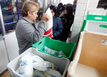 Legisladores piden reconsiderar aumento a leche Liconsa