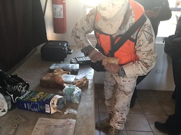Asegura Sedena cocaína y fentanilo oculto en envases de jugo en Sonora