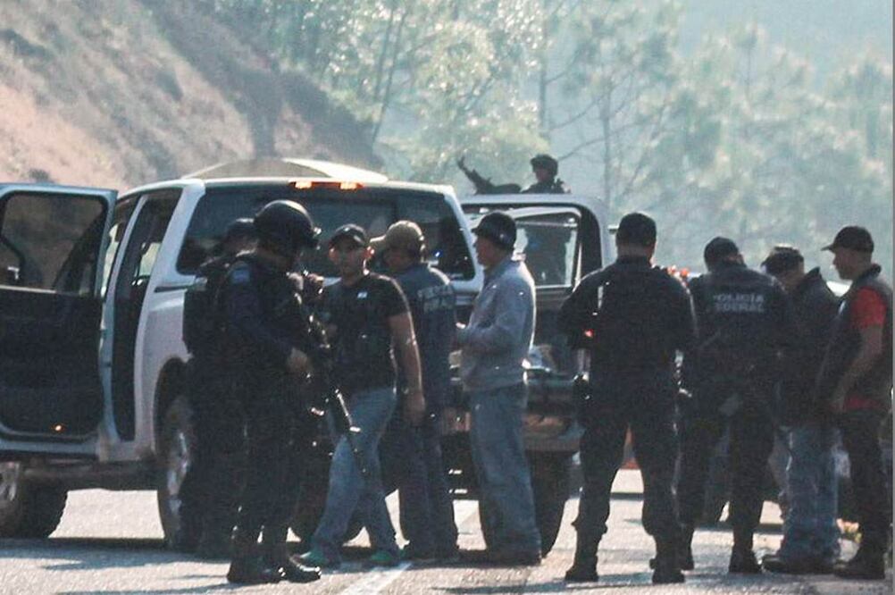 Además de los siete muertos, hubo cinco policías heridos y un elemento más desaparecido tras el enfrentamiento en la comunidad de El Alcalde. Foto Archivo/EL UNIVERSAL