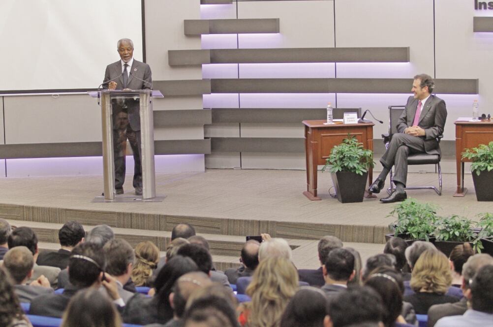 Kofi Annan, en calidad de observador electoral, sostuvo una reunión con el consejero presidente del INE, Lorenzo Córdova. Más tarde sostuvo un encuentro con los coordinadores de campaña y representantes de los candidatos (CORTESÍA)