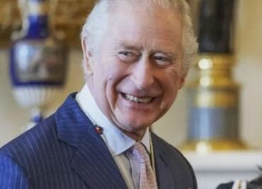 El rey Carlos III y el beso exótico con el que cambió la historia de la corona