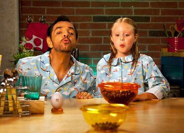 Eugenio Derbez se reencuentra con la "niña" de "No se aceptan devoluciones"