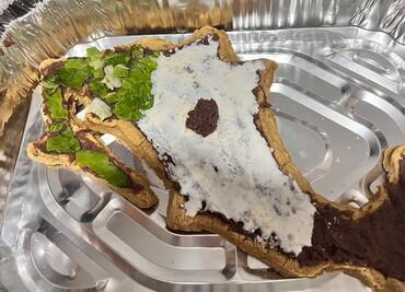 ¡Con frijol y queso! Alumno crea huarache con forma de República Mexicana y es viral