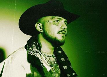 Christian Nodal tiene un pequeño detalle con una conductora y le manda una valiosa joya