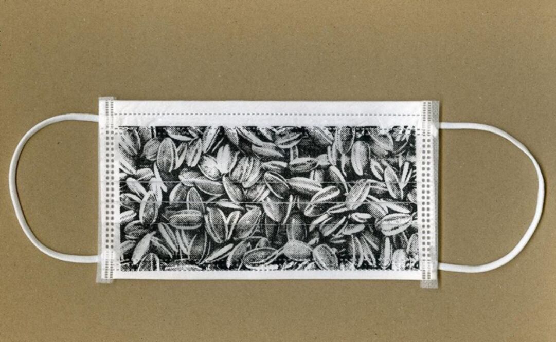 Una mascarilla intervenida por el artista y activista Ai Weiwei fue vendida para la recolección de fondos. Foto: Instagram @beirutrestore