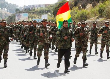 Bolivia refuerza presencia militar en fronteras para evitar salida de exfuncionarios