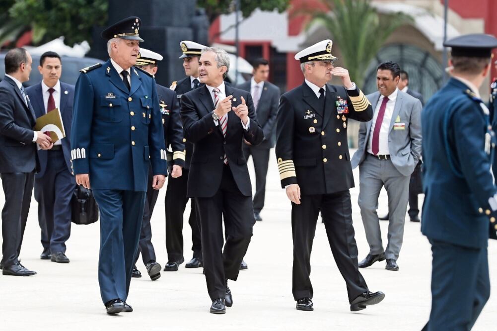 El jefe de Gobierno, Miguel Ángel Mancera, asegura que en temas electorales México tiene pendientes como el “altísimo” costo de las campañas políticas (IVAN STEPHENS. EL UNIVERSAL)