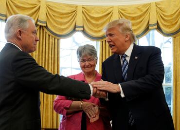 Trump dice que se arrepiente de nombrar a Sessions como fiscal general