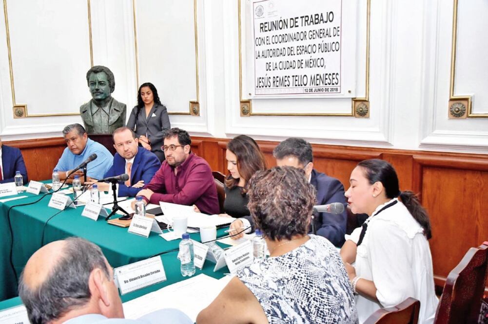 Informe. Roberto Remes (centro), titular de la Autoridad del Espacio Público (AEP), se reunió con diputados de la Asamblea Legislativa 