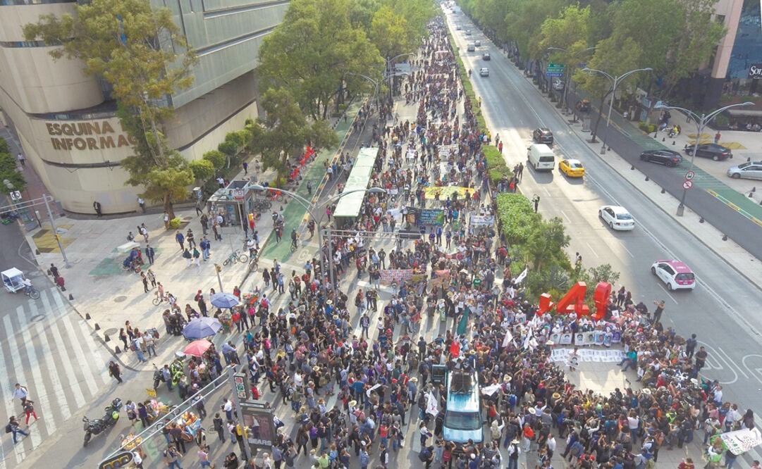 A cinco años de la desaparición de los 43 normalistas de Ayotzinapa, ayer se llevó a cabo una marcha del Ángel de la Independencia al Zócalo capitalino. Foto: DIEGO PRADO. EL UNIVERSAL