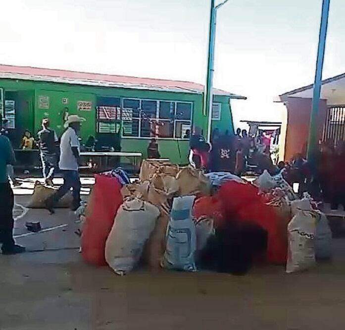 Grupo criminal obliga a familias enteras a abandonar sus casas; ahora se refugian en las comunidades de Siltepec y Honduras de la Sierra. Foto: Especial