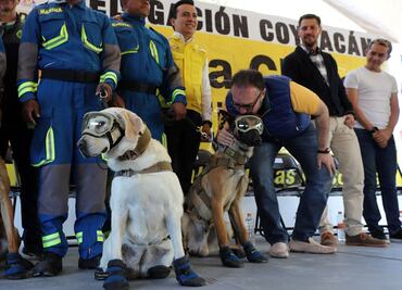 Frida asiste a colocación de primera piedra de clínica en su honor