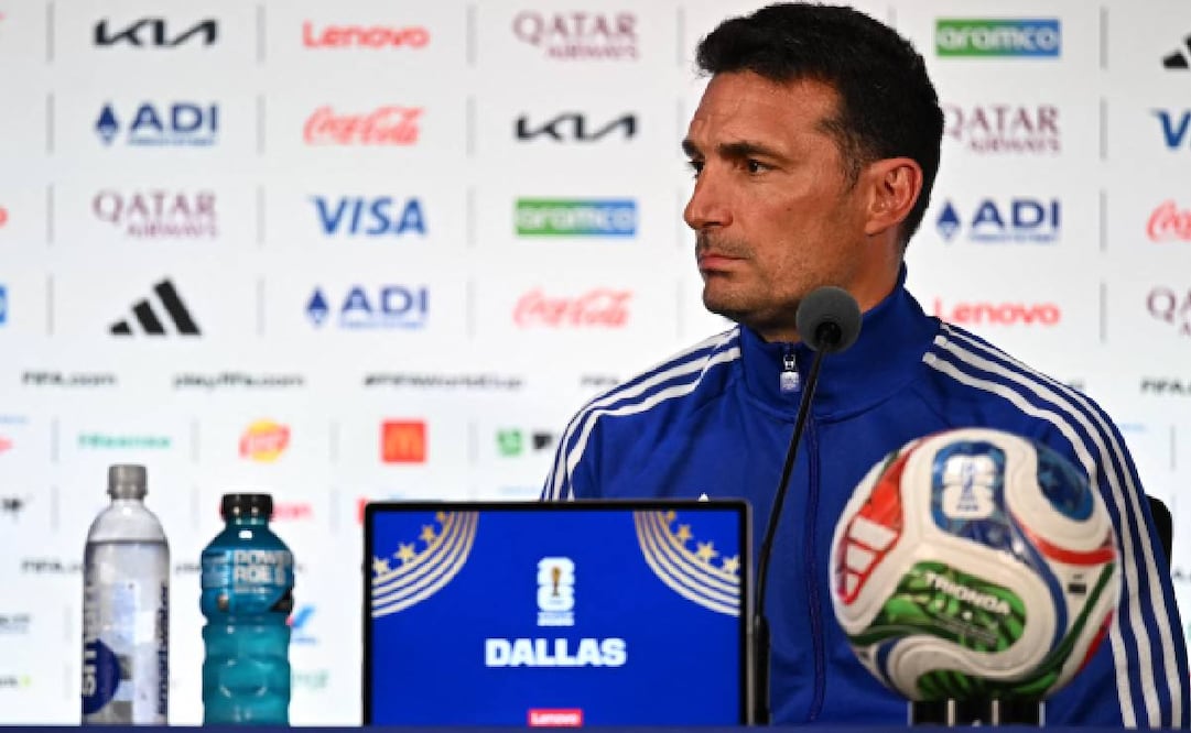 Lionel Scaloni se quejó de las pausas de hidratación / Foto: AFP