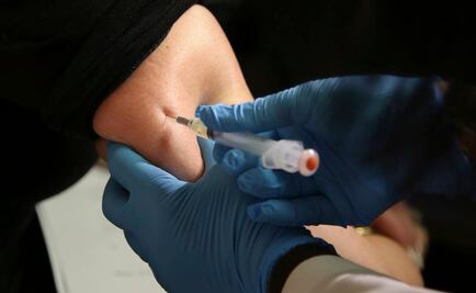 Padres obligan a sus hijos a vacunarse tras prohibición de salir en Nueva York