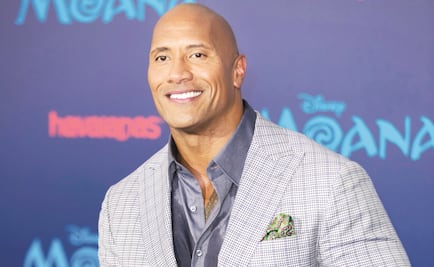 "La Roca" Dwayne Johnson se deja pintar las uñas por su hija