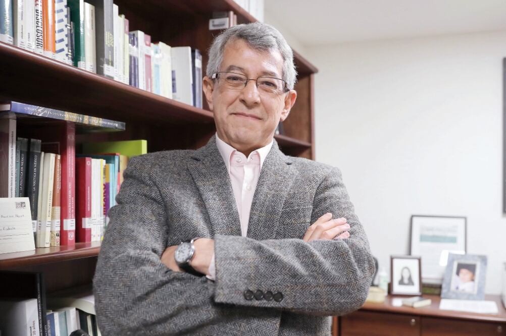 Mauricio Merino, investigador del CIDE, dice que es técnicamente imposible concluir en este sexenio proceso de reconstrucción por los sismos (ARCHIVO EL UNIVERSAL)