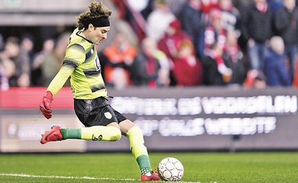 Ochoa participa en sufrida victoria del Standard Lieja