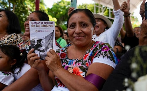 Presidenta Claudia Sheinbaum durante avances de la Pensión Mujeres Bienestar en Puerto Morelos, Quintana Roo (29/11/2025). Foto: Presidencia