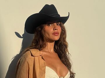 El estilo minimalista de Eiza González en la revista Elle