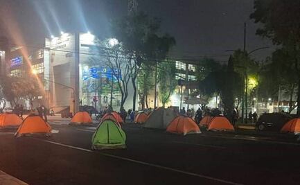 Empleados pernoctan en la “ciudad judicial” en protesta por falta de pagos