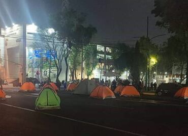 Empleados pernoctan en la “ciudad judicial” en protesta por falta de pagos