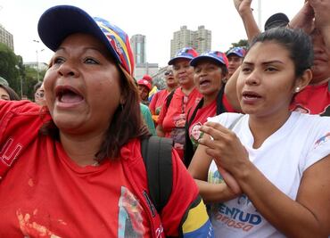 Chavistas marchan a favor de Maduro en Caracas
