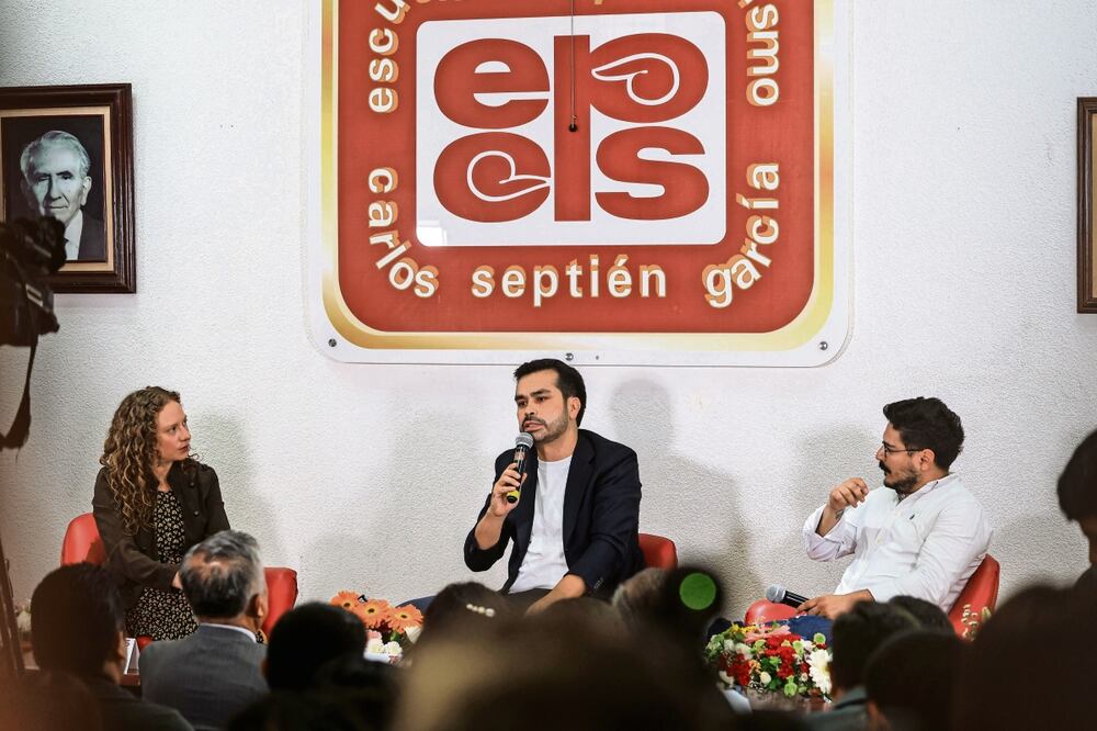 Jorge Álvarez Máynez, candidato presidencial de MC, se reunió con estudiantes de la Escuela de Periodismo Carlos Septién García. Foto: Gabriel Pano EL UNIVERSAL