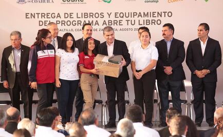 Inicia entrega de libros de texto gratuitos y aulas interactivas para preparatoria en Coahuila