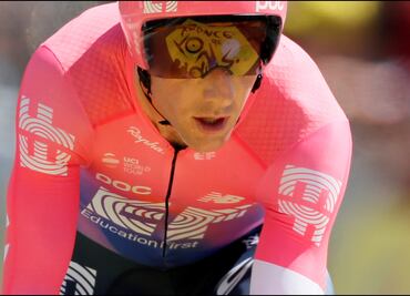 Ciclista compite en el Tour de Francia con dos costillas rotas