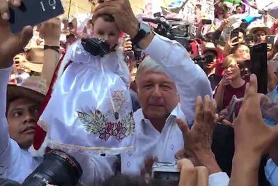 Dan a AMLO Niño Dios en Puebla