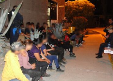 Rescatan a 90 migrantes que eran trasladados a Juárez; hay 4 polleros detenidos