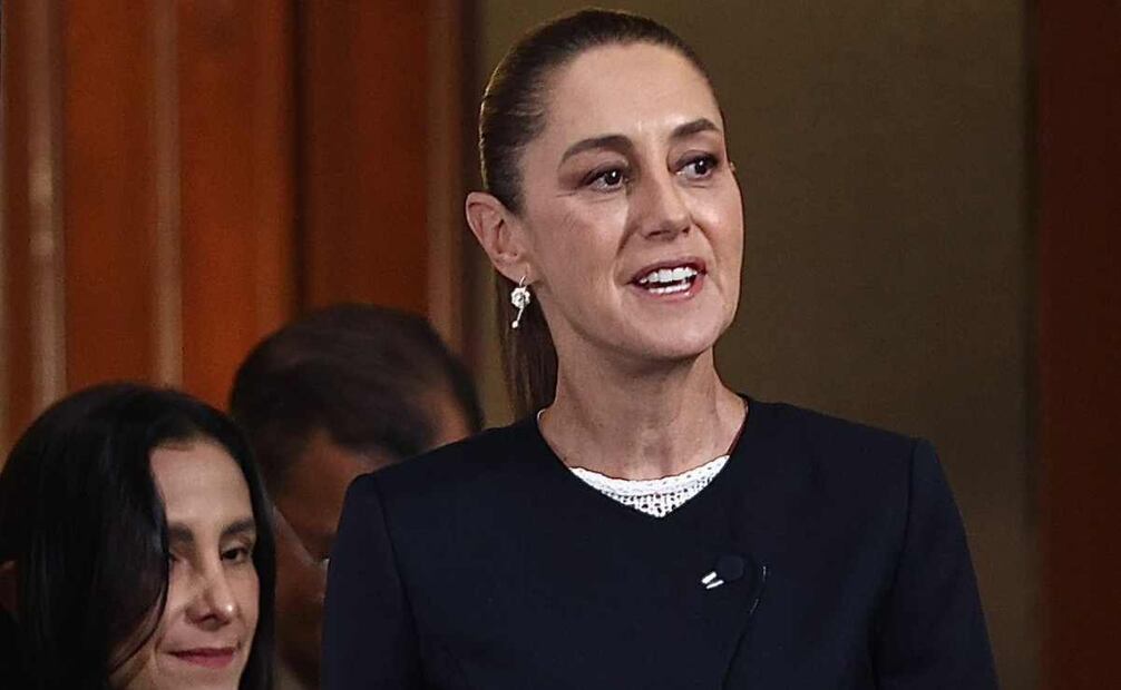 Tras comenzarlos a difundir en las últimas horas, la presidenta Claudia Sheinbaum Pardo presumió en Palacio Nacional sus spots, rumbo a su primer informe de gobierno. Foto: Berenice Fregoso / EL UNIVERSAL.